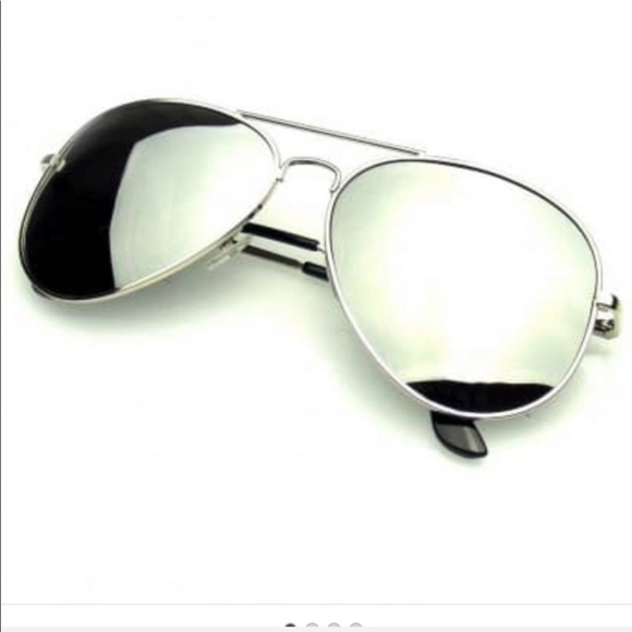 ✨LAST ONES ✨Polarized mirrored sunglasses - Picture 3 of 3